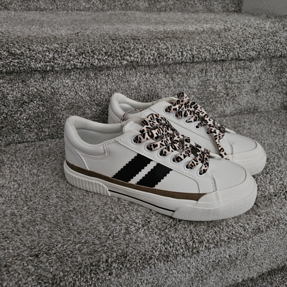 Hey Girl by Corkeys- NEVER WORN Women's White/Black Sneakers Leopard Print Laces